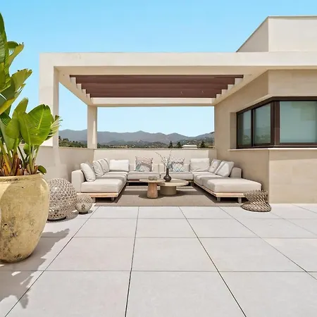 Beachfront Luxury 4-bed Penthouse In Velaya Rdr574