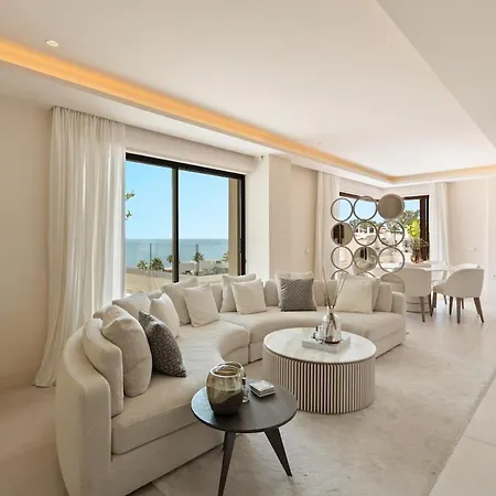 Beachfront Luxury 4-bed Penthouse In Velaya Rdr574
