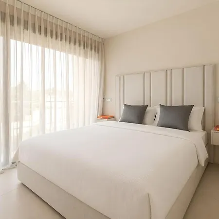 Beachfront Luxury 4-bed Penthouse In Velaya Rdr574