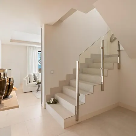 Apartamento Beachfront Luxury 4-bed Penthouse In Velaya Rdr574