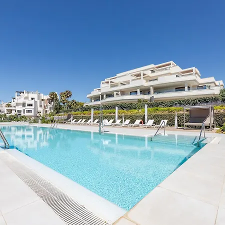 Beachfront Luxury 4-bed Penthouse In Velaya Rdr574